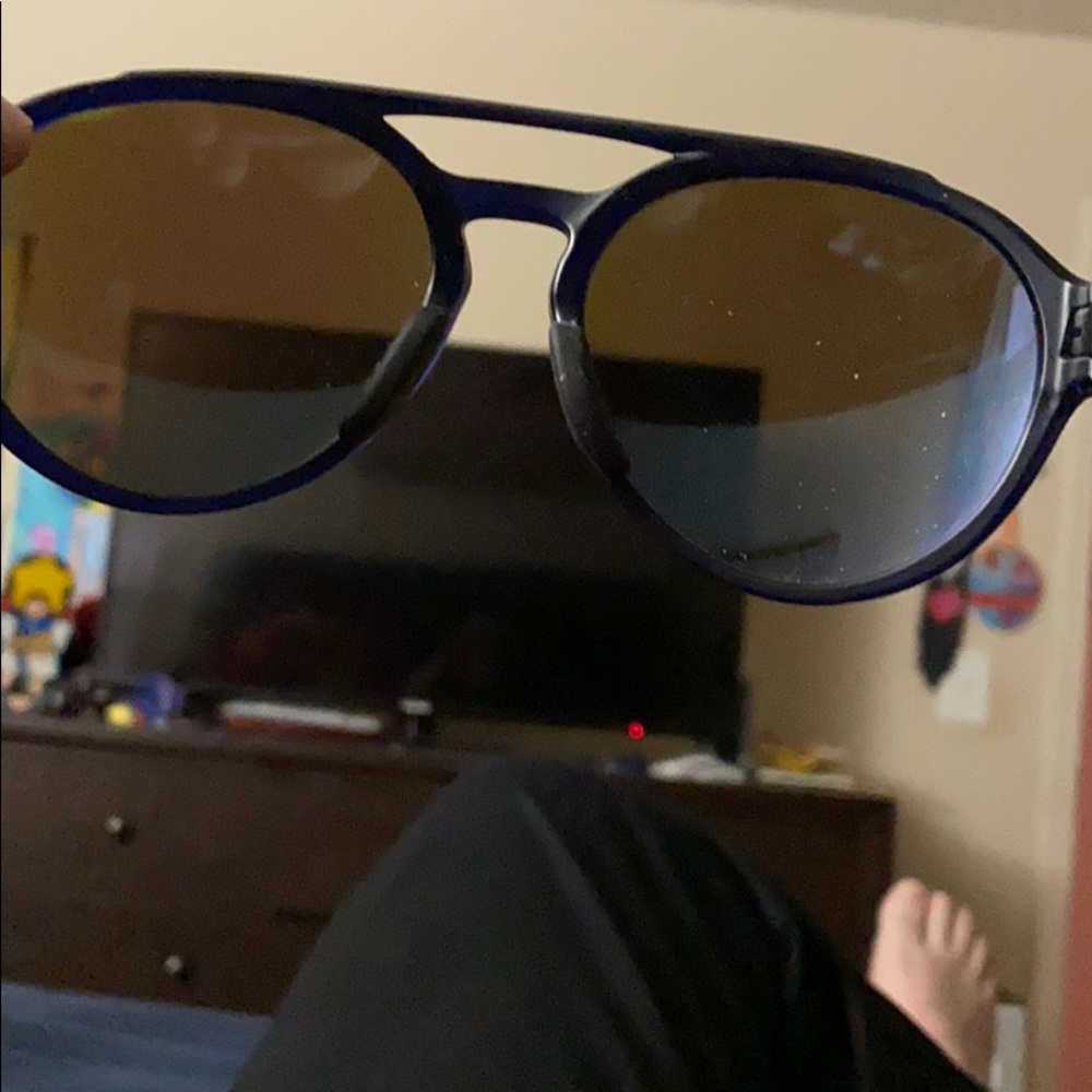 Oakley - Picture 2 of 3